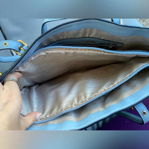 Michael Kors Voyager - Picture 6 of 7